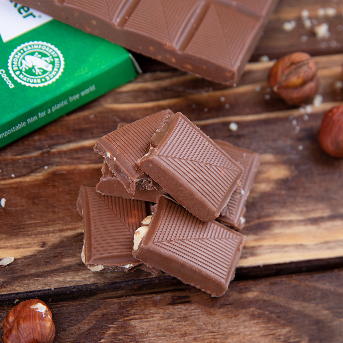 Edel Vollmilchschokolade mit Xylit und Haselnüssen (80g)
